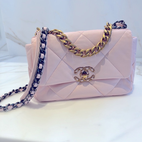 Authentic CHANEL 19 Lambskin Quilted Medium Flap Light Pink Pristine - Picture 4 of 14